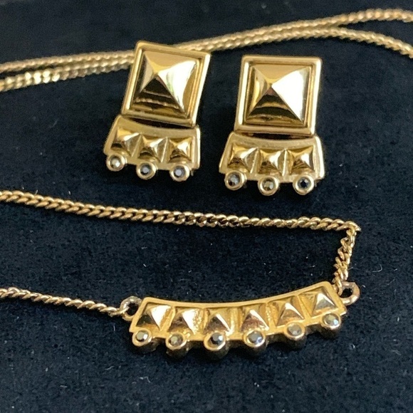Rebecca Minkoff 3 Piece “Curb” Gold Tone Pyramid Set Earrings & Pendant Necklace - Picture 4 of 17